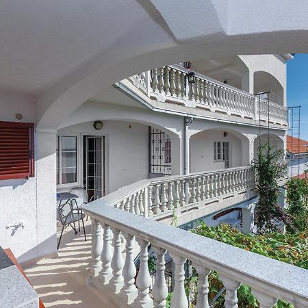 1 Bedroom Cozy Apartment In Цриквениця Екстер'єр фото