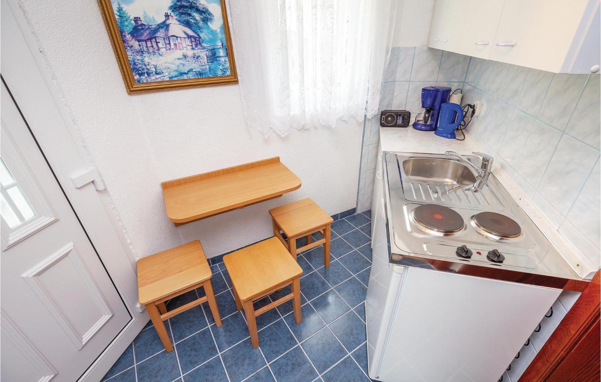 1 Bedroom Cozy Apartment In Цриквениця Екстер'єр фото