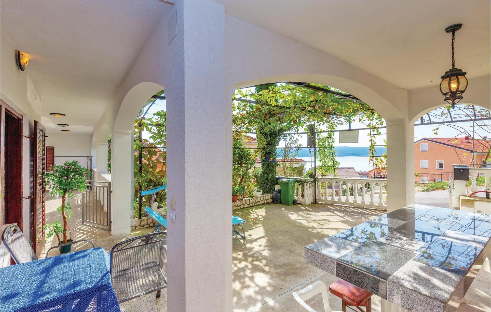 1 Bedroom Cozy Apartment In Цриквениця Екстер'єр фото