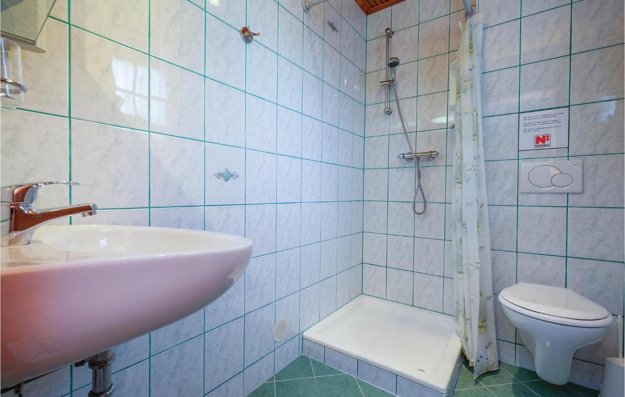 1 Bedroom Cozy Apartment In Цриквениця Екстер'єр фото