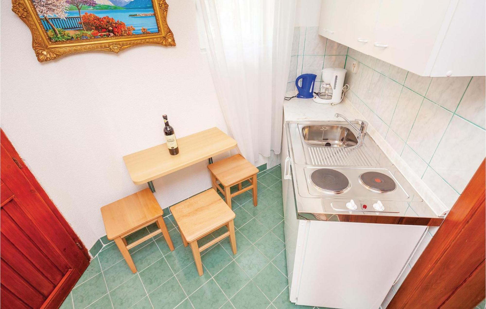 1 Bedroom Cozy Apartment In Цриквениця Екстер'єр фото
