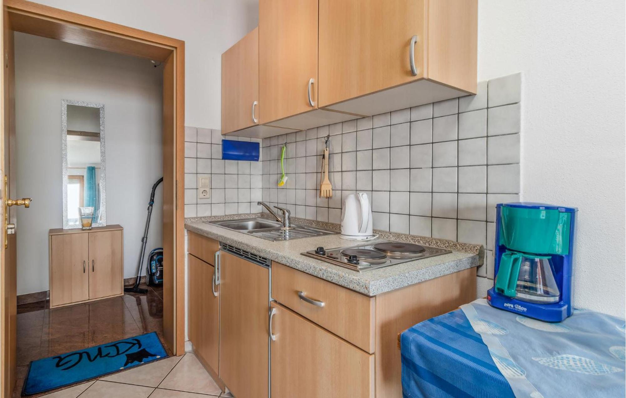 1 Bedroom Cozy Apartment In Цриквениця Екстер'єр фото