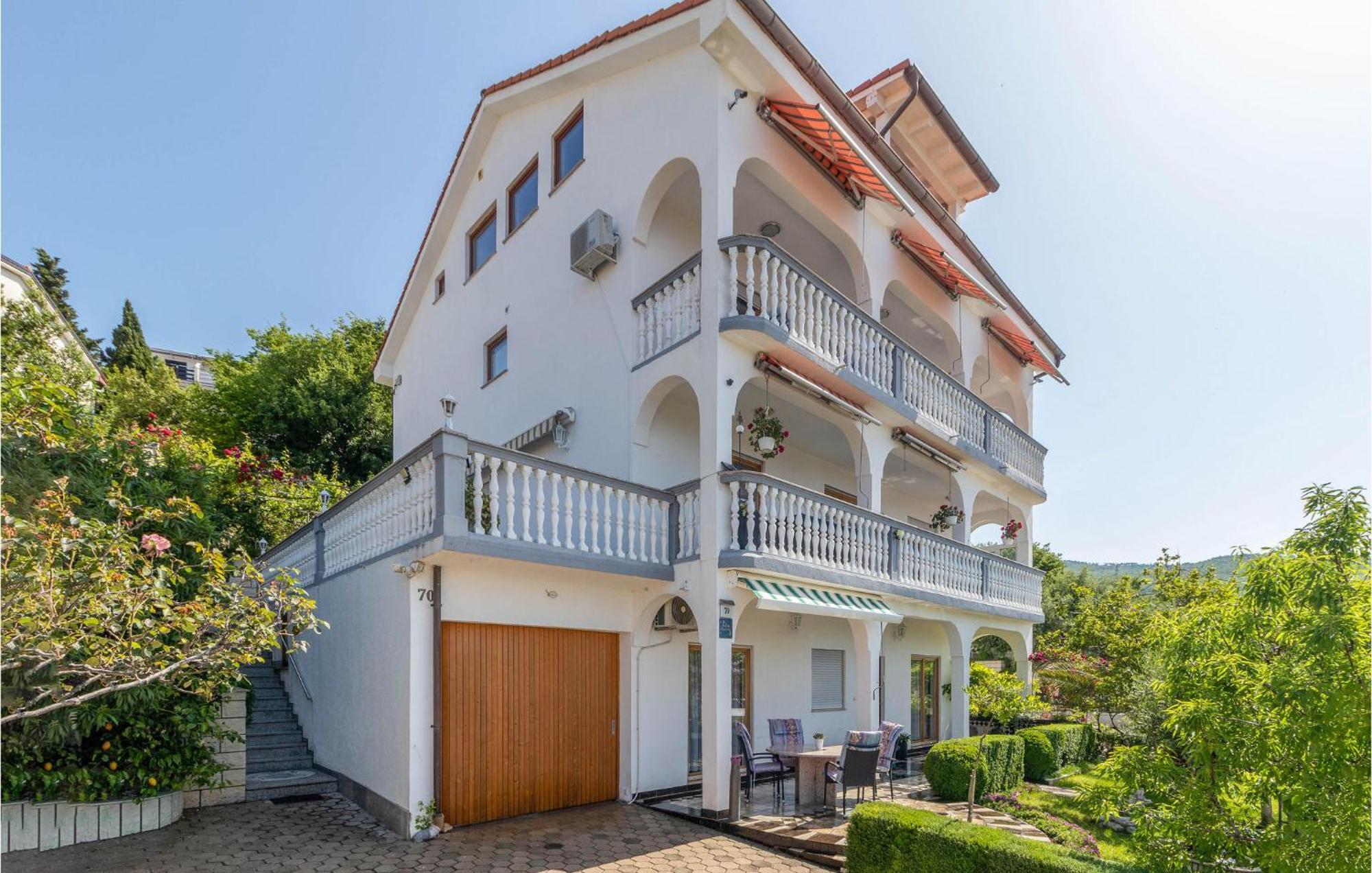 1 Bedroom Cozy Apartment In Цриквениця Екстер'єр фото