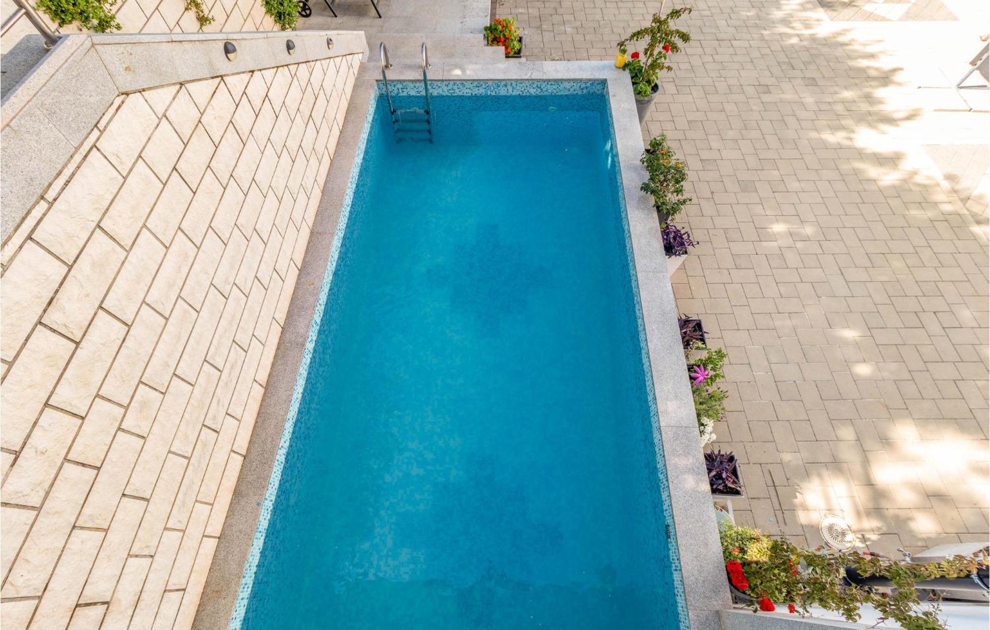 1 Bedroom Cozy Apartment In Цриквениця Екстер'єр фото